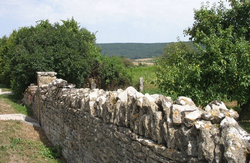 Curtil-Vergy Cottage | Secluded gite with private pool for two nature lovers.