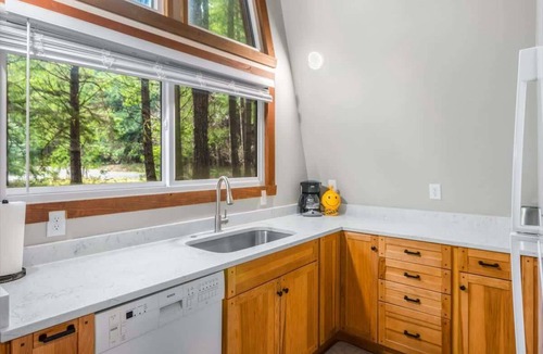 Enumclaw Cabin | Secluded Greenwater Cabin with Loft Near Rainier
