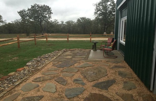 Bebe Cabin | Secluded Group Cabin on Fun Ranch near Gonzales, Texas