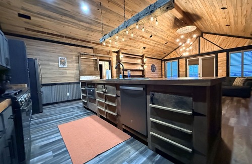 Goreville Cabin | Secluded Group Lodge on 20 Acres