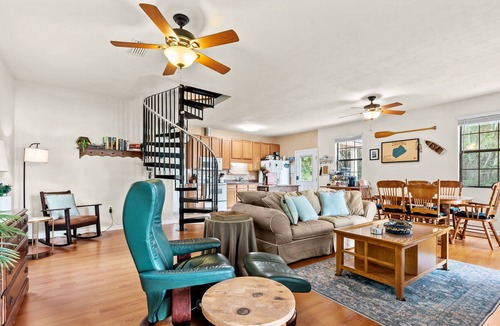 Hawthorne House | Secluded Hawthorne Escape w/ Lake Access!