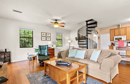 Hawthorne House | Secluded Hawthorne Escape w/ Lake Access!