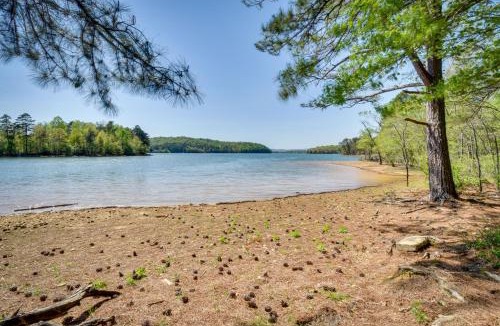 Hayesville House | Secluded Hayesville Cabin Rental w/Deck & Grill!
