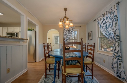 Bat Cave House | SECLUDED HICKORY NUT GAP HOME WITH MOUNTAIN VIEWS AND PRIVACY