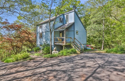 New Paltz House | Secluded home bordering the Mohonk Preserve, dog friendly, 3-bedroom