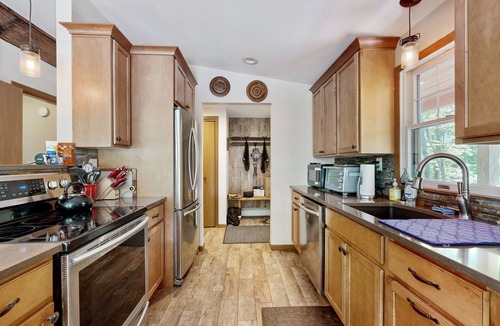 Wilmington House | Secluded home with deck, hot tub, & foosball table