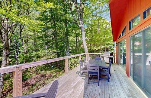 Wilmington House | Secluded home with deck, hot tub, & foosball table