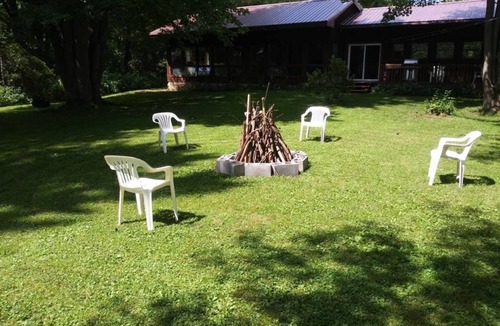 Clayton House | Secluded house located 5 minute drive from Clayton