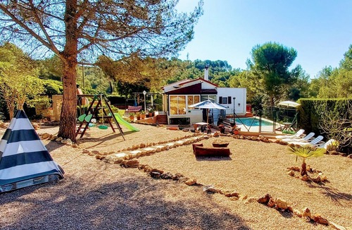 Masllorens Villa | Secluded house with pool, barbecue, fireplace, a. a., swings and game tracks.