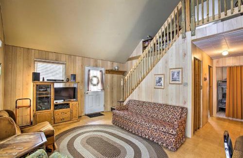 Irons House | Secluded Irons Cabin w/5-Acre Yard, Deck, Grill!