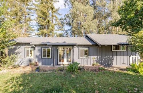 Amesti House | Secluded Lake Cottage with Hot Tub