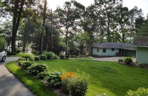 Dowling House | Secluded Lake Retreat