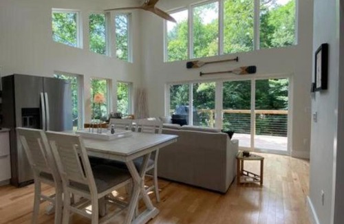 Monticello House | Secluded lakefront home With an EV charger