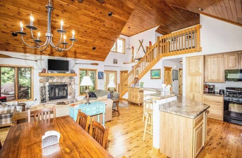Woodruff House | Secluded lakefront cabin with deck, dock, kayak, canoe, & WiFi