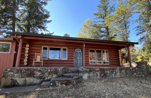 Shady Cove Cabin | Secluded Lakefront Cabin With Private Lake