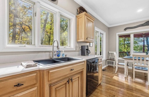 Jones Mills House | Secluded Lakefront Home in Hot Springs