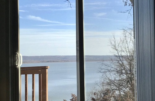 Crowder Cottage | Secluded Lakehouse Right on Lake Eufaula!