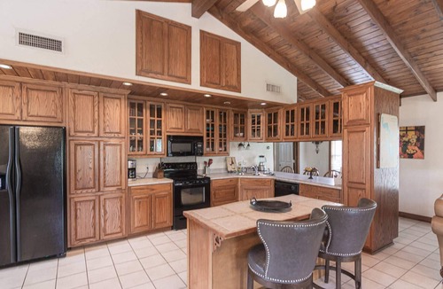 Clifton House | Secluded Lakehouse w/Private Cove Access | Foosball & Basketball Court | Family Retreat