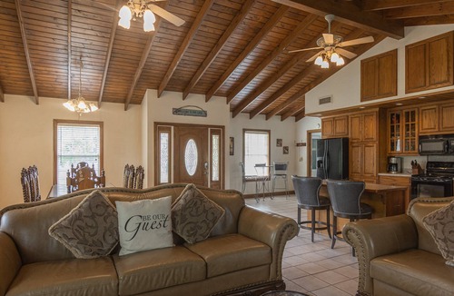 Clifton House | Secluded Lakehouse w/Private Cove Access | Foosball & Basketball Court | Family Retreat