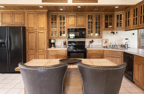 Clifton House | Secluded Lakehouse w/Private Cove Access | Foosball & Basketball Court | Family Retreat