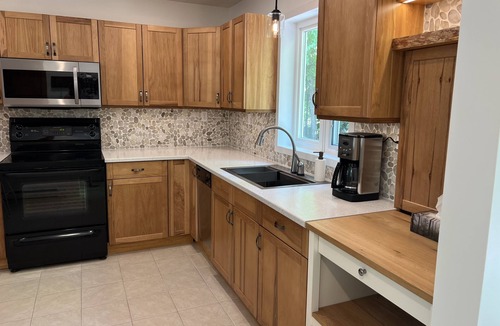 Whitestone Cottage | Secluded Lakeside Cottage in Beautiful Whitestone