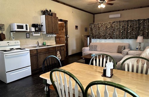 Gamaliel House | Secluded Lakeside Vacation Cabin near the Ozarks in Baxter County, Arkansas