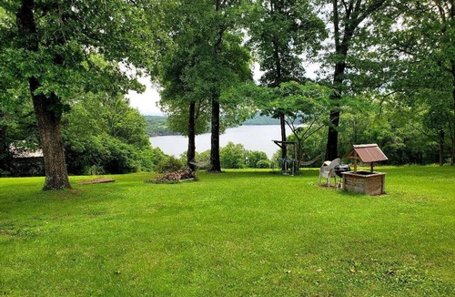 Gamaliel House | Secluded Lakeside Vacation Cabin near the Ozarks in Baxter County, Arkansas