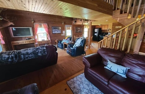 Childress Cabin | Secluded Lodge on 55 acres with stock pond in Childress, Texas. Lots of wildlife