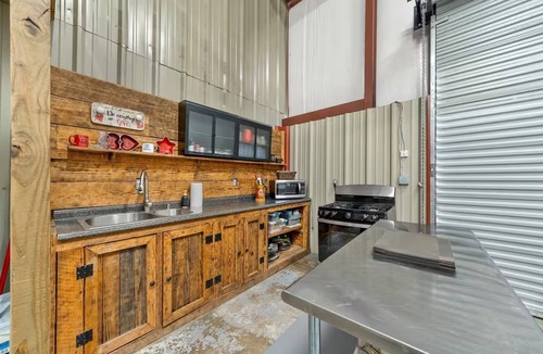 Lockesburg House | Secluded Lodge Retreat Near Broken Bow