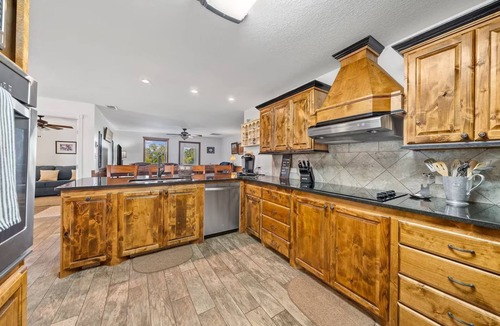 Lockesburg House | Secluded Lodge Retreat Near Broken Bow