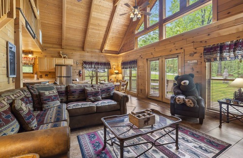 Ridgedale Cabin | Secluded Lodge w HotTub Loft w Games Near Big Cedar Trophy Buck Pet Friendly Car Charger Slide