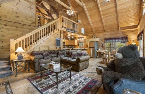 Ridgedale Cabin | Secluded Lodge w HotTub Loft w Games Near Big Cedar Trophy Buck Pet Friendly Car Charger Slide