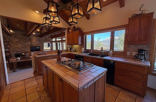 Purgatory House | Secluded Lodge with Lake Views