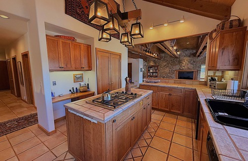 Purgatory House | Secluded Lodge with Lake Views