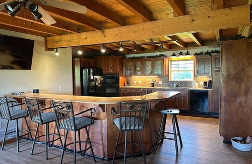 Miami County House | Secluded Log Cabin · 40 Acres · Pond & Game Room