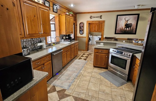 Brookport Cabin | SECLUDED, LOG CABIN, CONNECTED TO SHAWNEE NATIONAL FORREST!