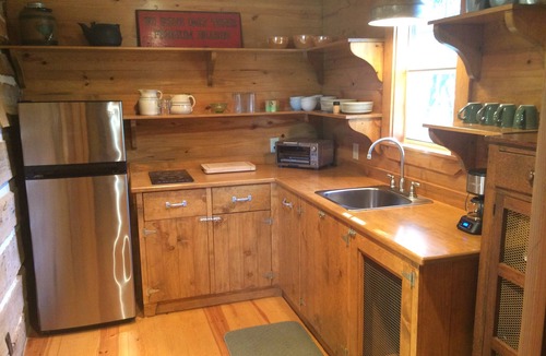 La Grange Cabin | Secluded Log Cabin for Two in La Grange TX