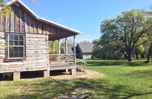 La Grange Cabin | Secluded Log Cabin for Two in La Grange TX