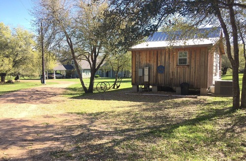 La Grange Cabin | Secluded Log Cabin for Two in La Grange TX