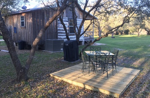 La Grange Cabin | Secluded Log Cabin for Two in La Grange TX