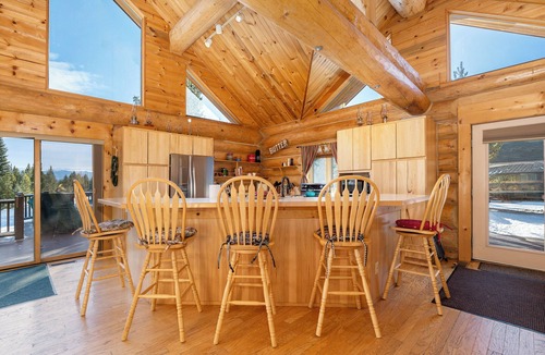 Tabernash Cabin | Secluded Log Cabin on 40 Acres pet friendly & hot tub