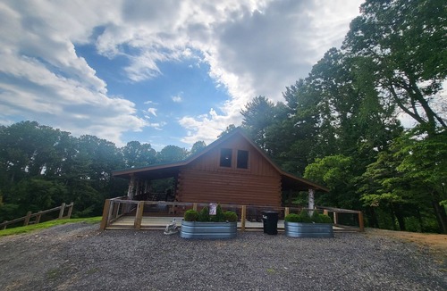 Austinville Cabin | Secluded Log Cabin in Mountains