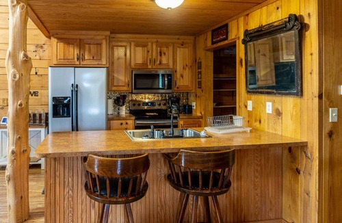 Hot Springs Cabin | Secluded Log Cabin, Mountain Top, Hot Tub, Pool Table, 5 Miles From Downtown