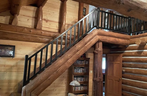 Grants Pass House | Secluded log home