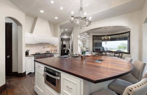 Parker County Villa | Secluded & Luxurious Estate and Pool