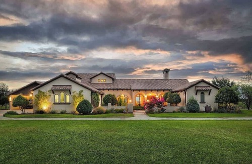 Parker County Villa | Secluded & Luxurious Estate and Pool