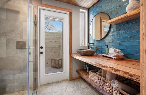 Wimberley Villa | Secluded Luxury Couples cabin Sauna Pool