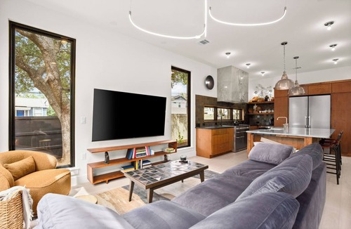 Govalle House | Secluded Luxury Home with Pool - The Marsian!