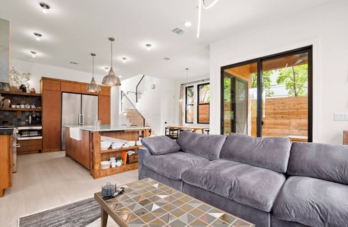 Govalle House | Secluded Luxury Home with Pool - The Marsian!