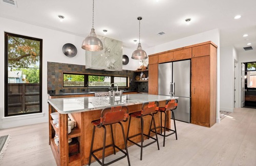 Govalle House | Secluded Luxury Home with Pool - The Marsian!